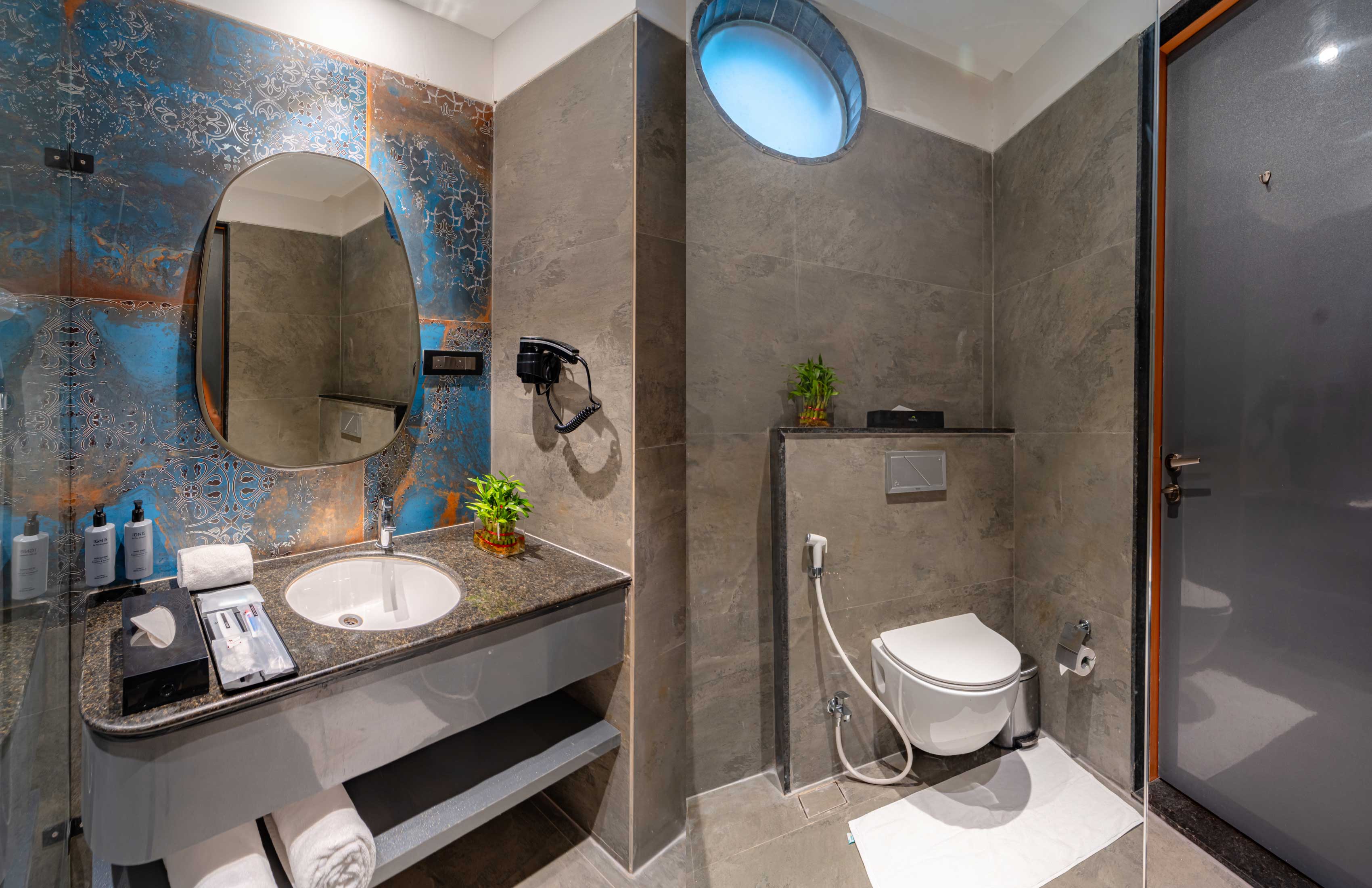 Suite bathroom vanity